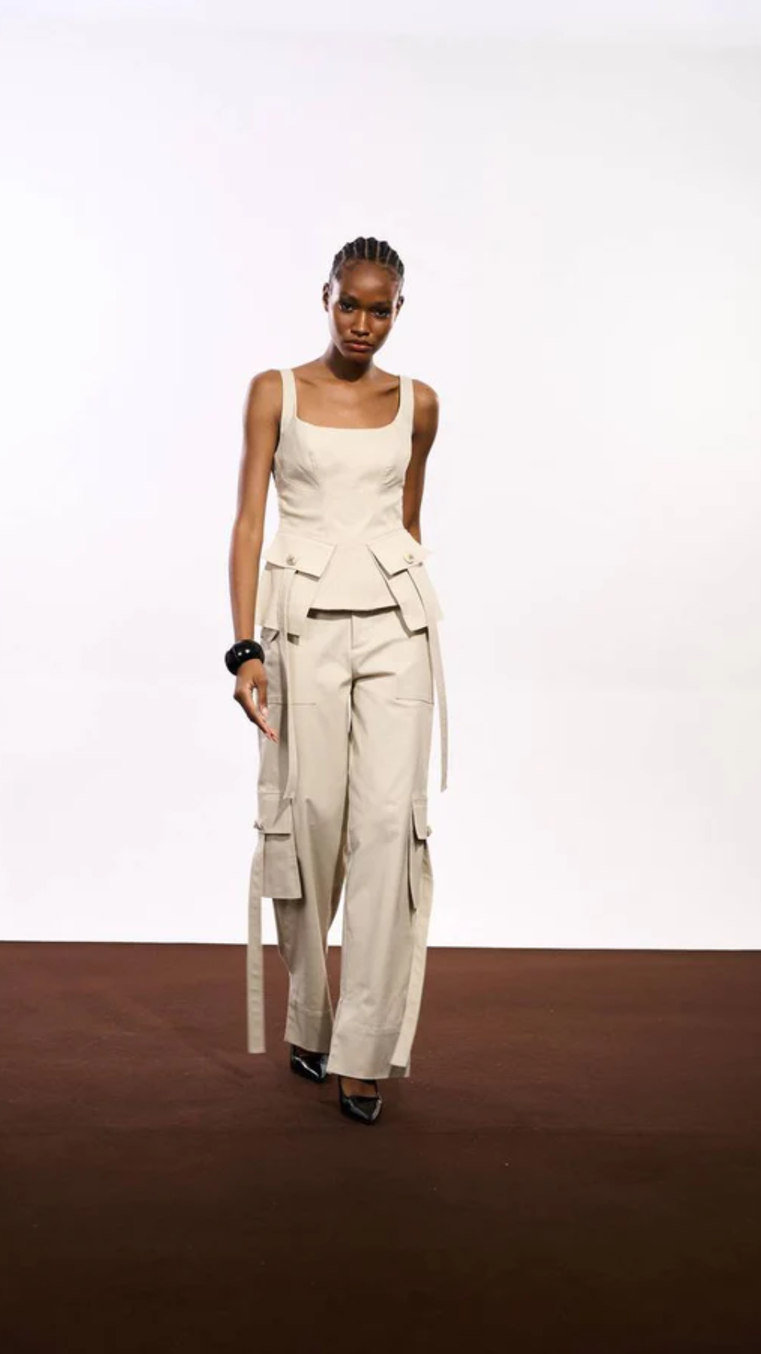 Calça Cargo Com Bolsos Fole Bege