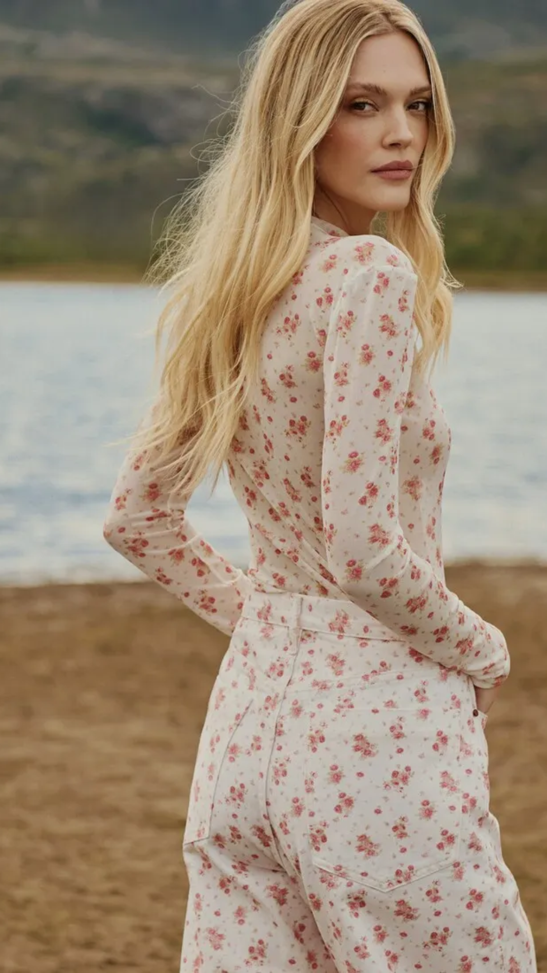 Calça de Sarja Wide Leg Floral Liberty