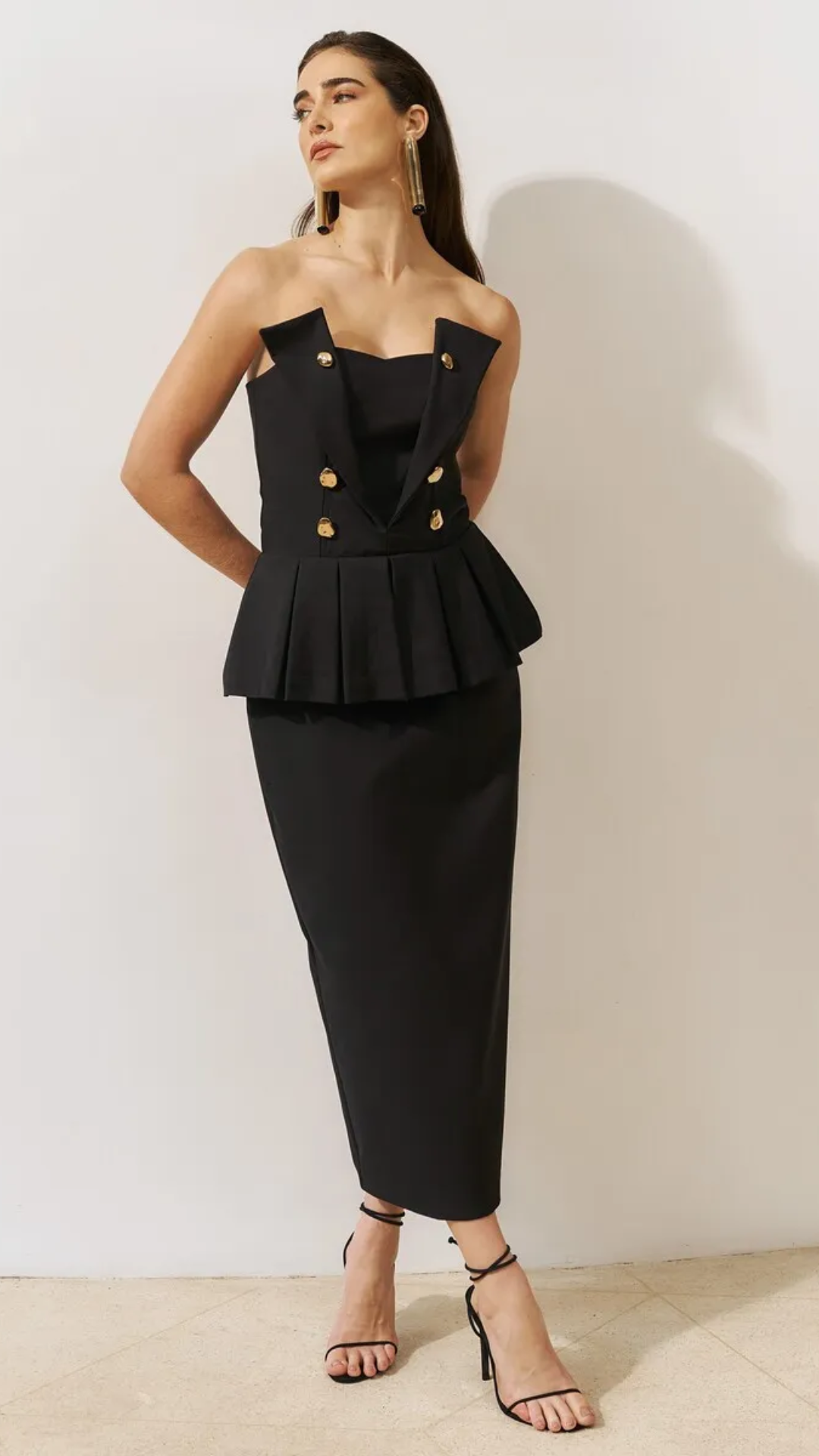 Vestido Midi Preto de Alfaiataria Peplum