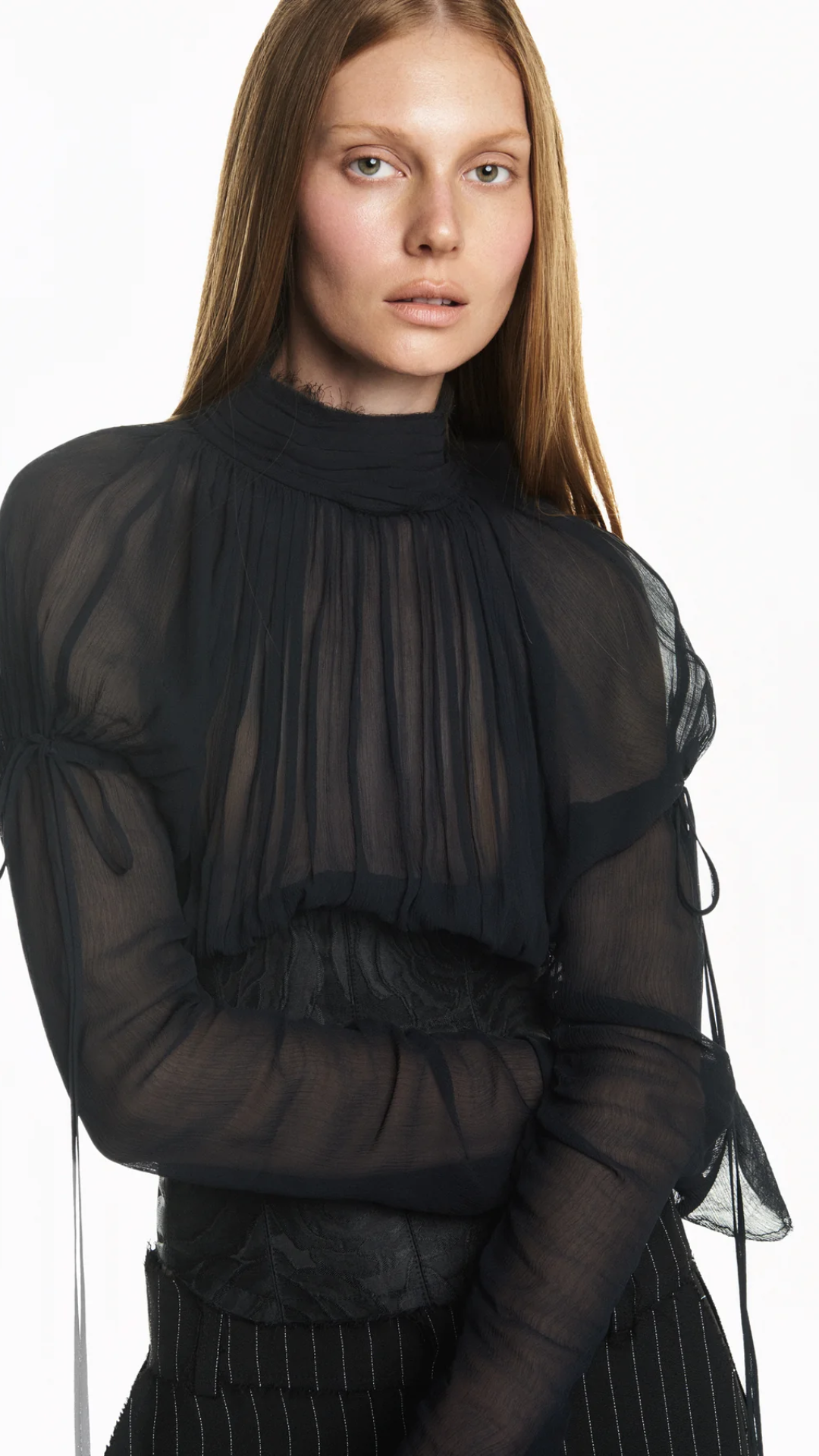 Blusa Manga Longa Frente Drapeada Chiffon com Corset Preto