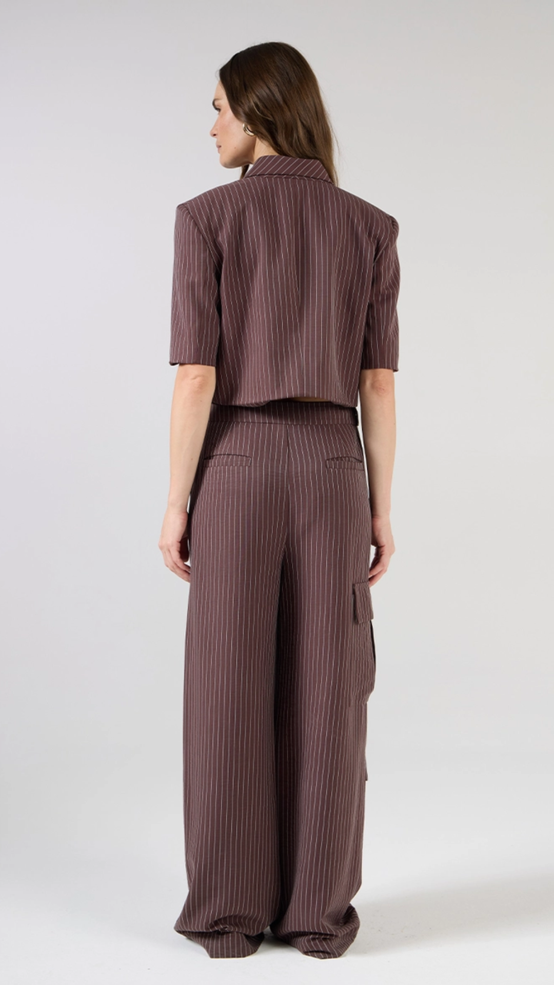 Conjunto Calça e Casaqueto Listras Marrom Netherla