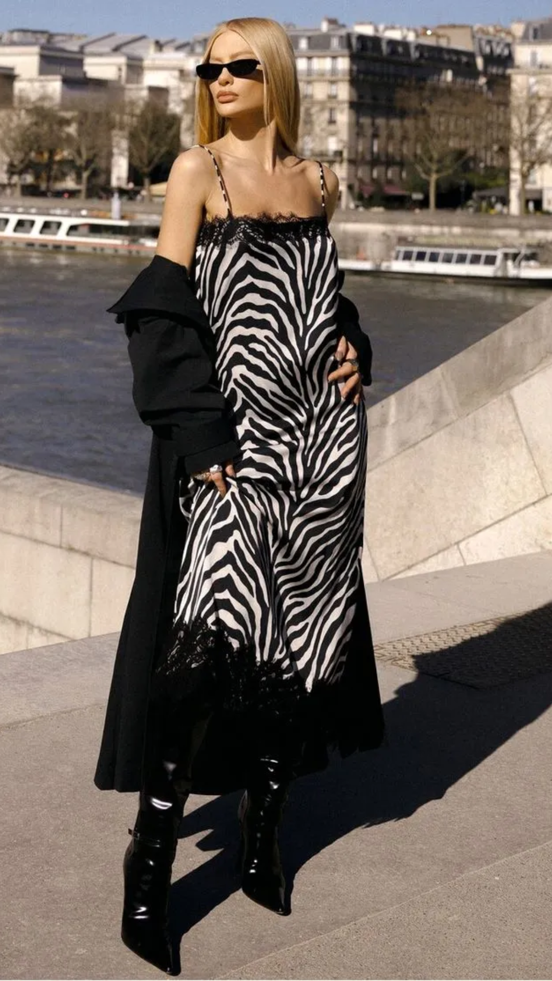 Vestido Midi de Cetim com Estampa de Zebra e Renda