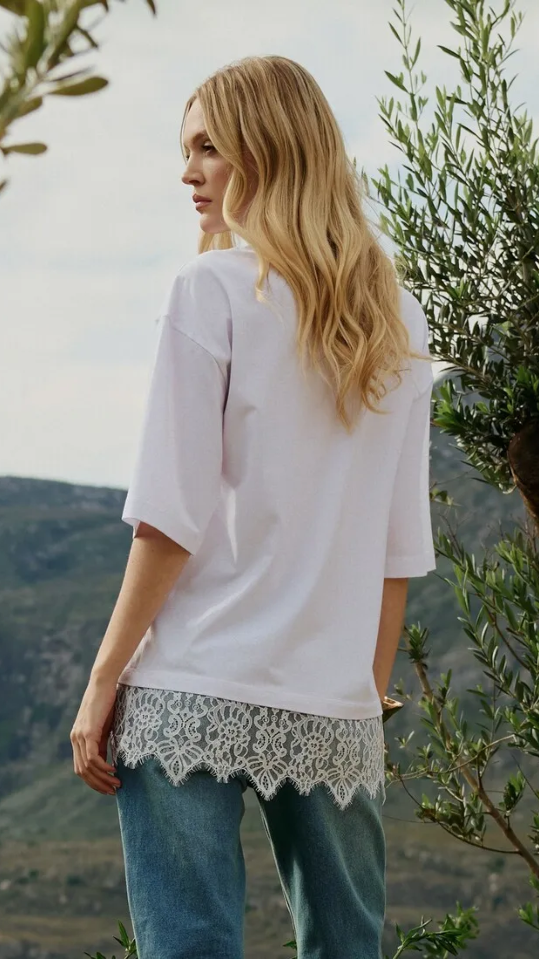 T-shirt Oversized Branca com Renda