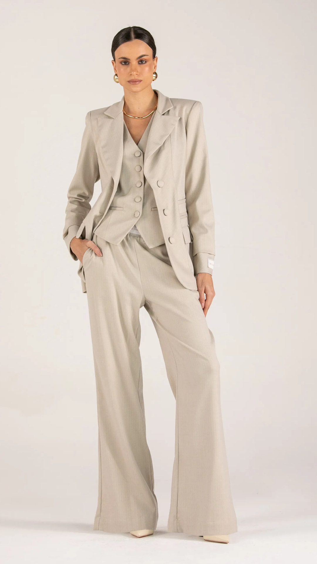 Trijunto Risca de Giz Blazer com Colete e Calça Bege