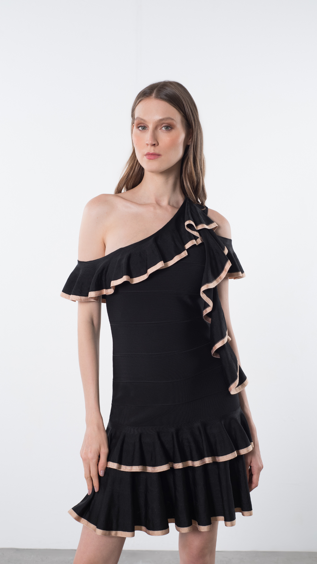 Vestido Babados Flor Preto