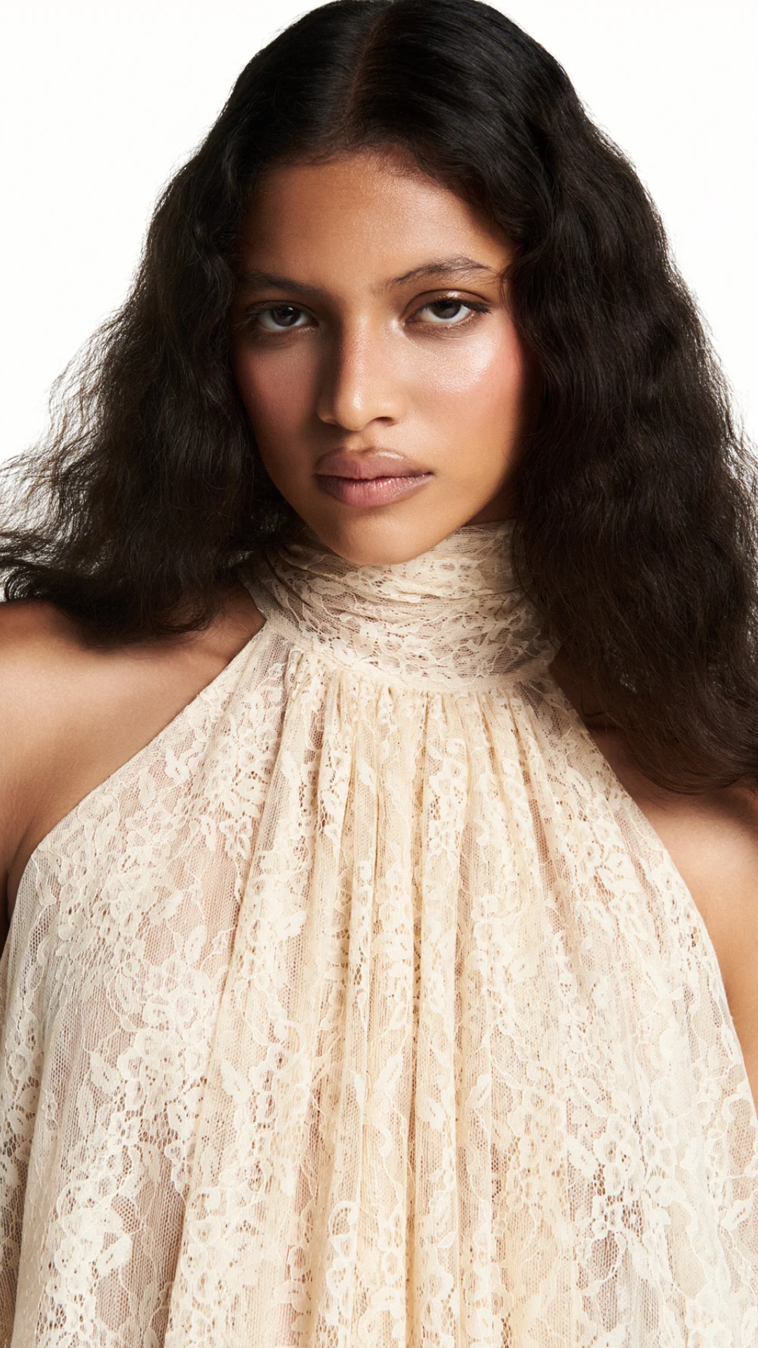 Vestido Longo Gola Alta Babado Mullet Renda Bege