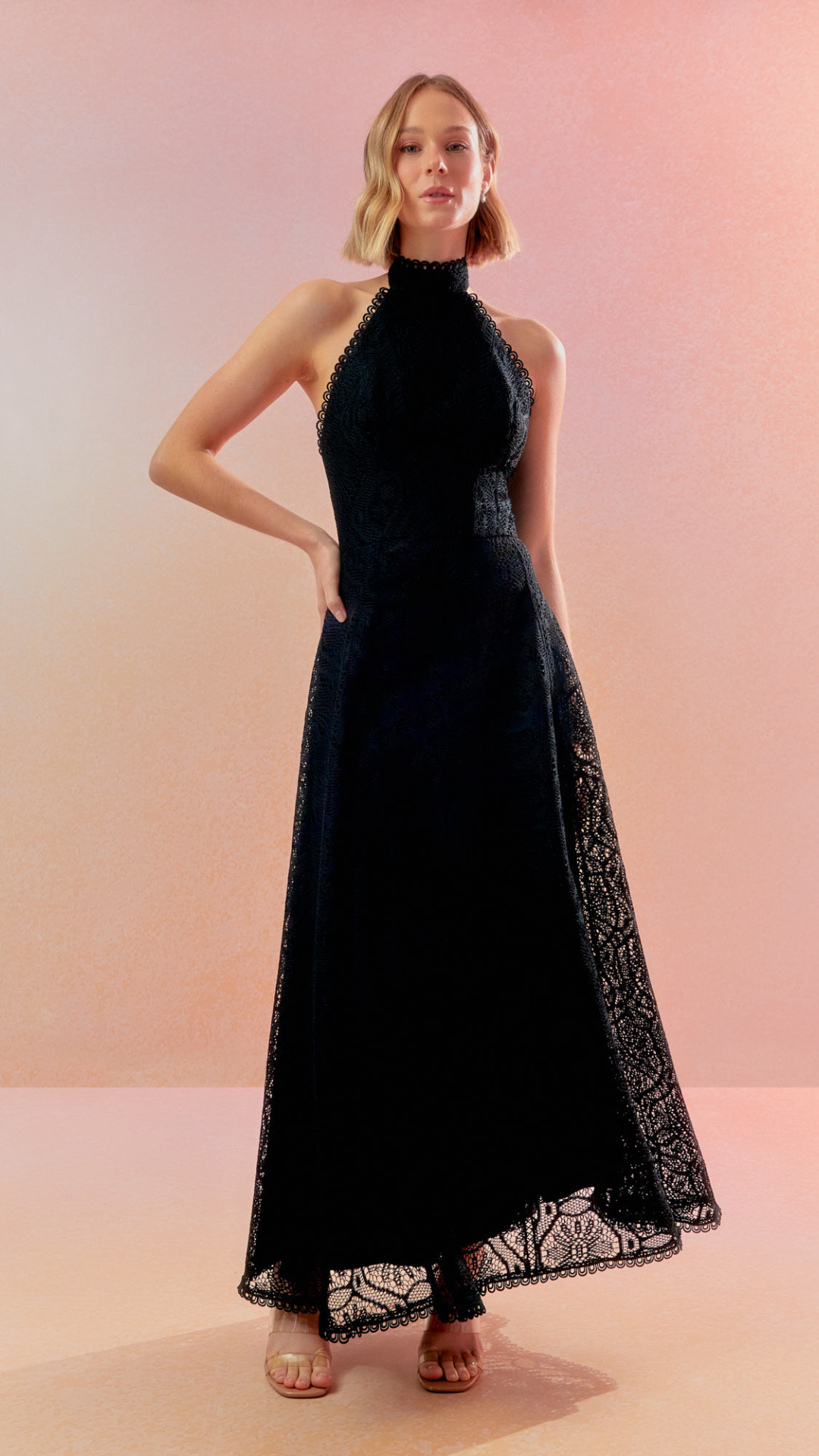 Vestido Renda Crochet Nesgas Preto