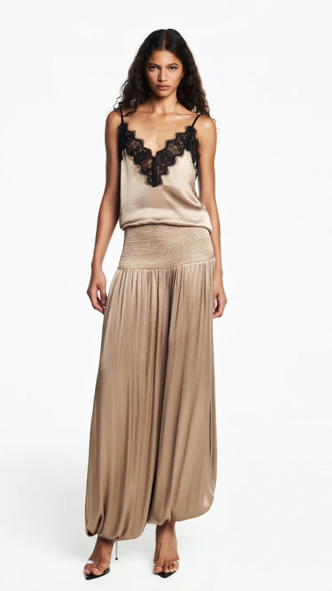 Regata Decote Renda Cetim Bege