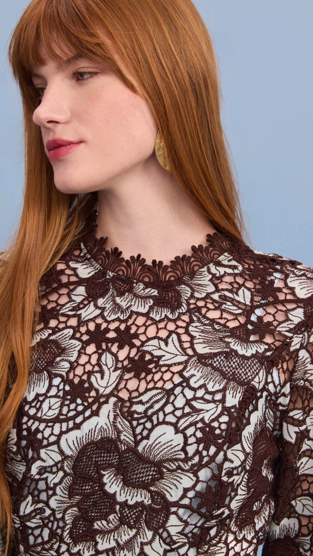 Vestido Curto Bordado Flores