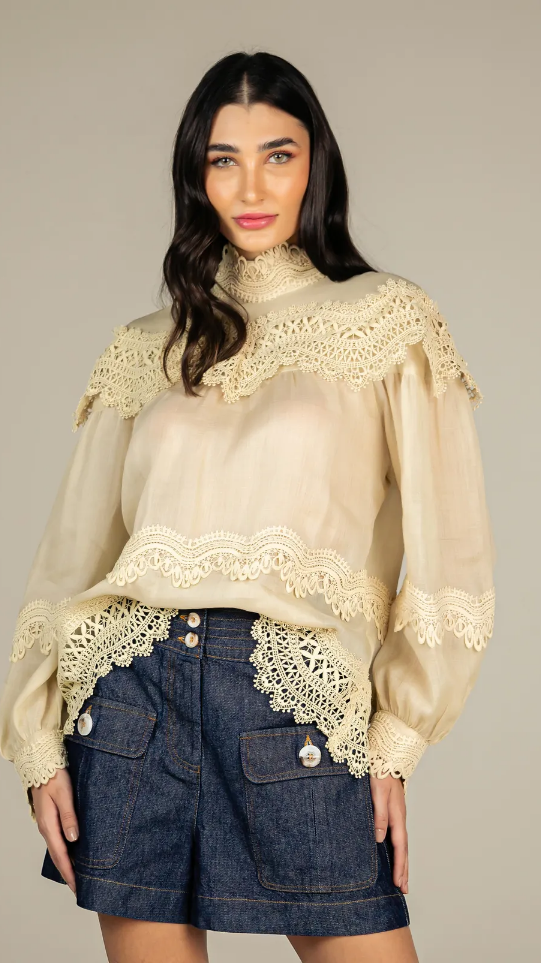 Short com Bolsos e Pespontos Jeans