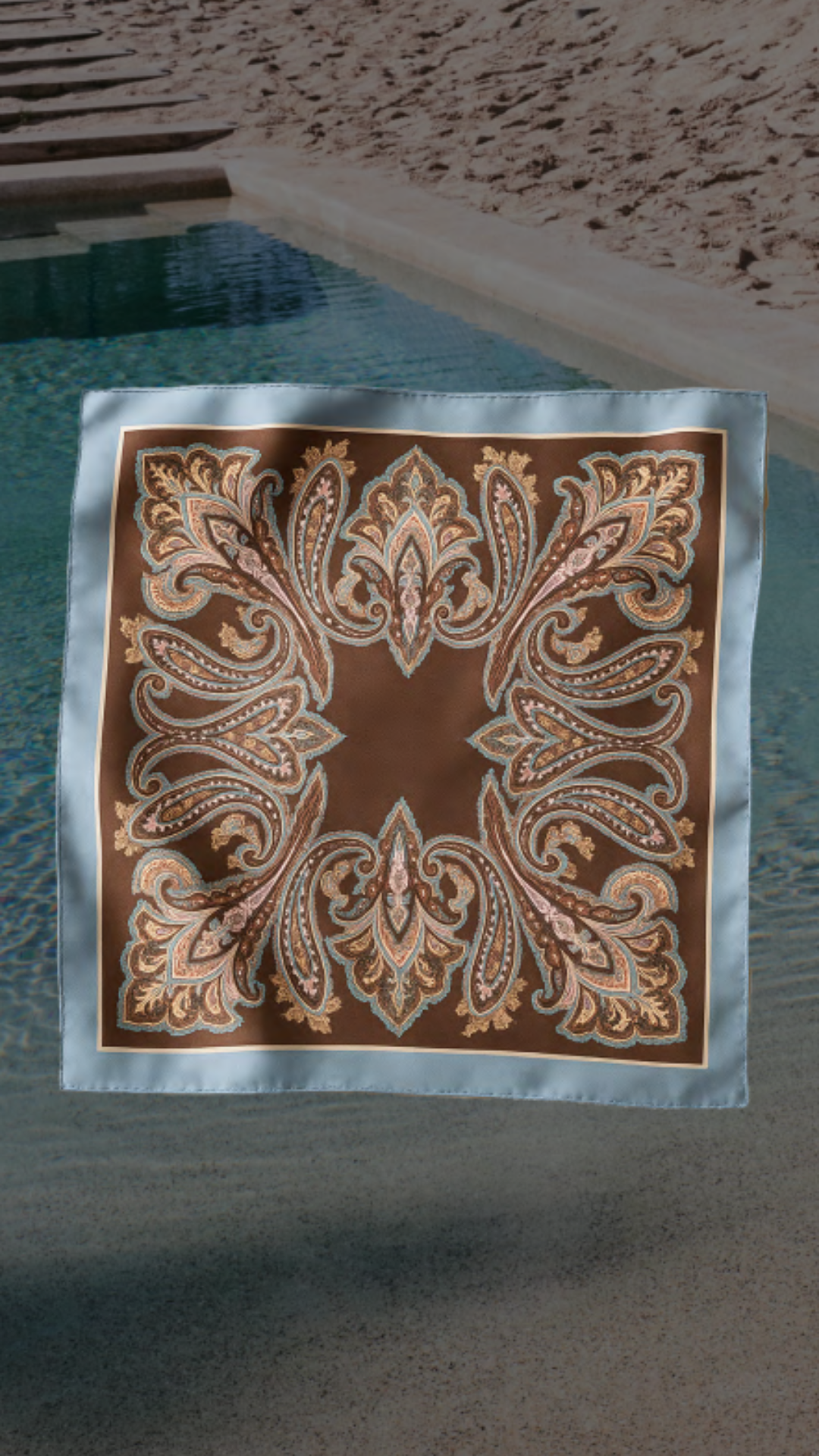 Lenço Estampado Azul e Vermelho