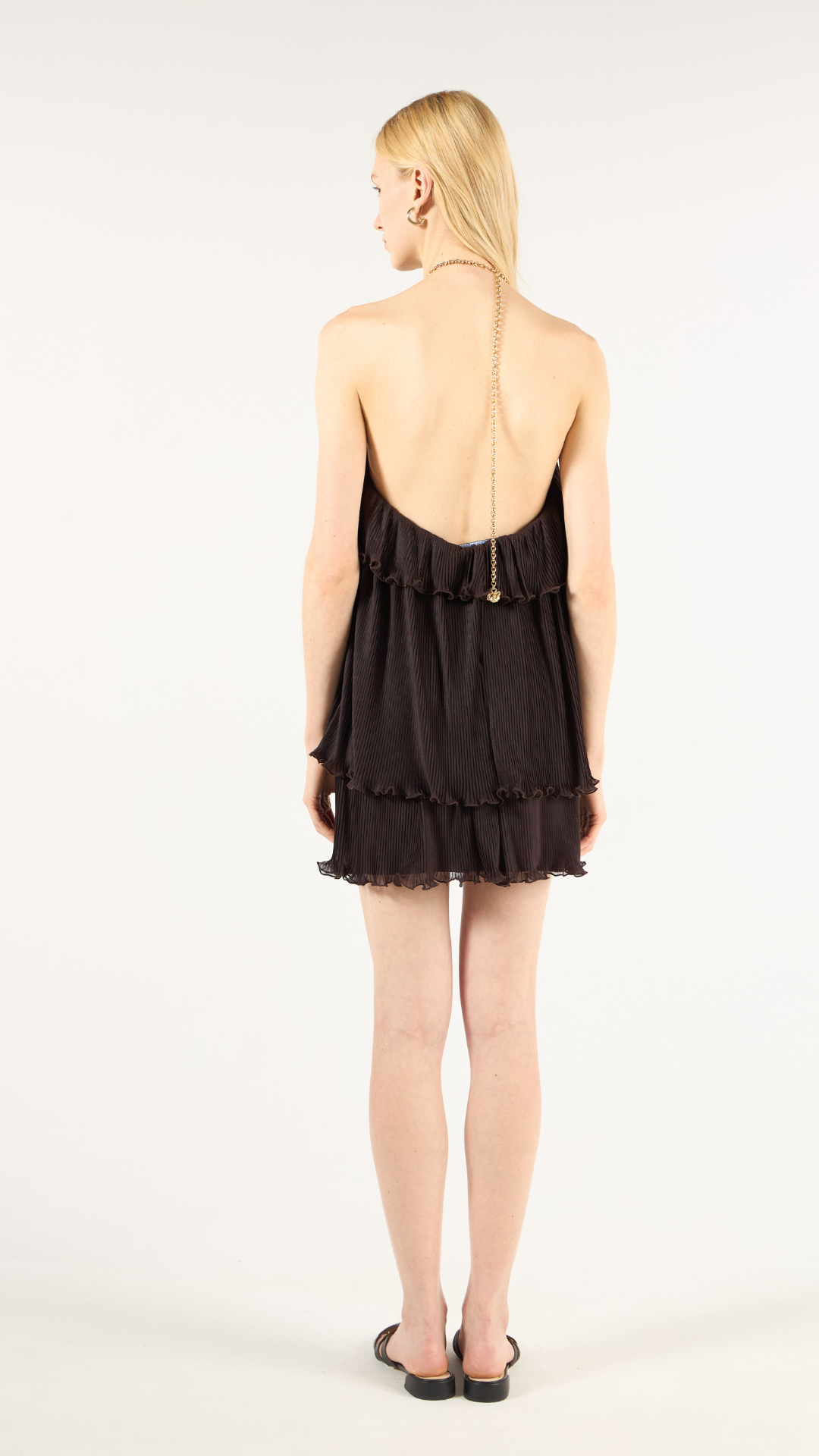 Vestido Curto Camadas Tule Plissê Marrom Hollow