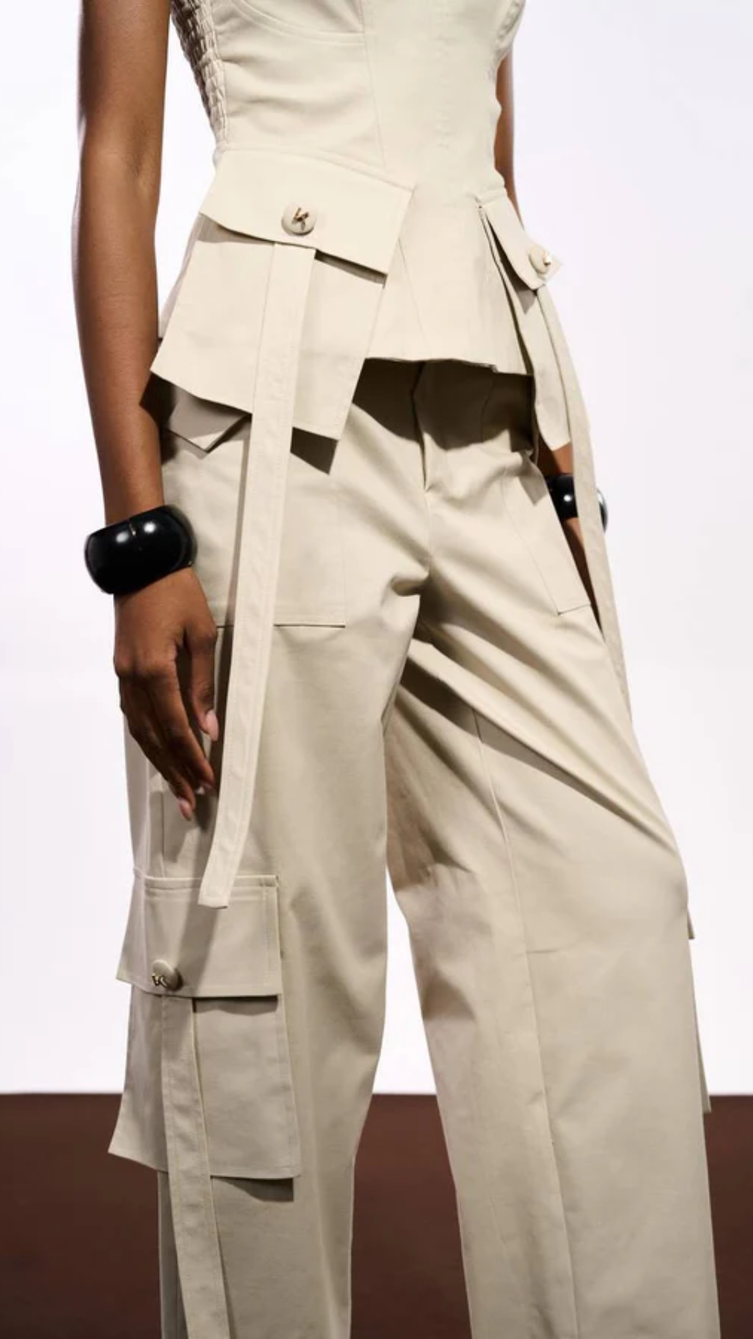 Calça Cargo Com Bolsos Fole Bege