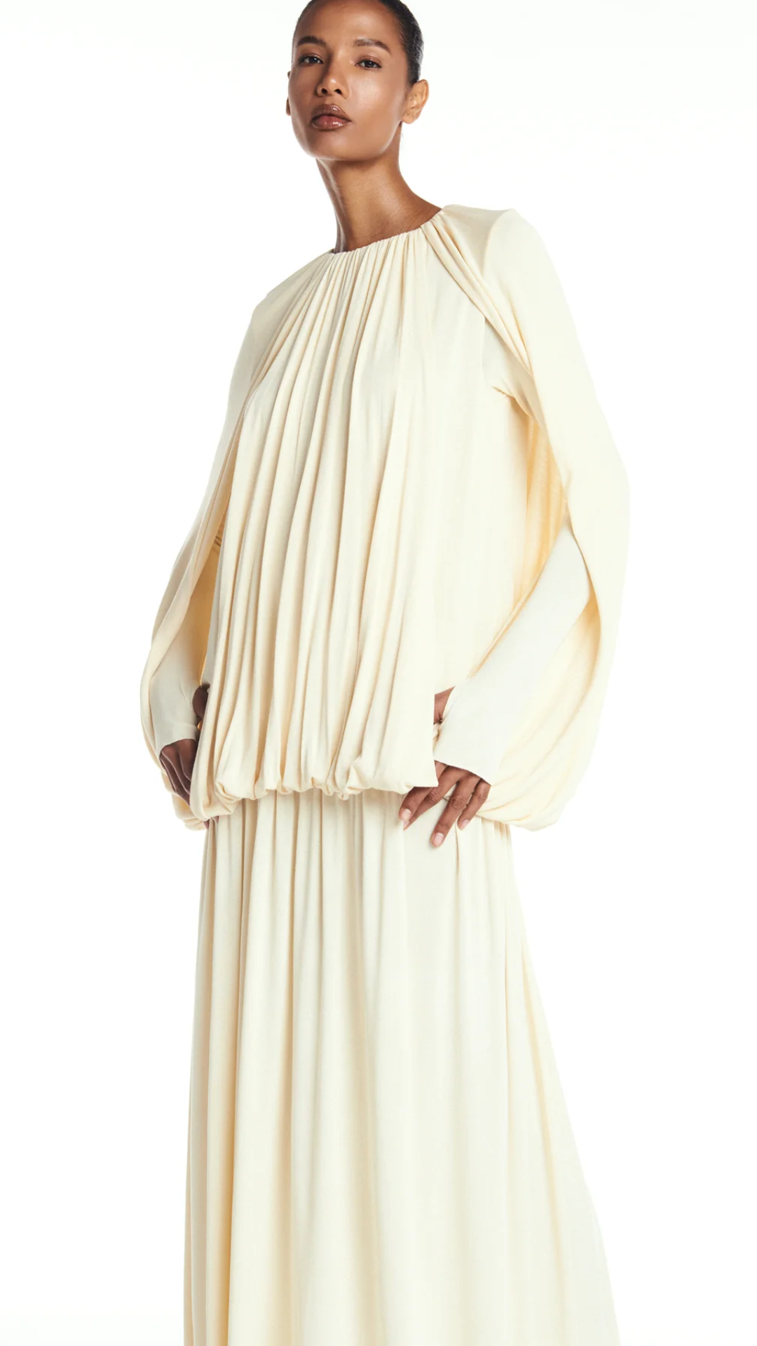 Vestido Longo Amplo Capa Malha Manteiga