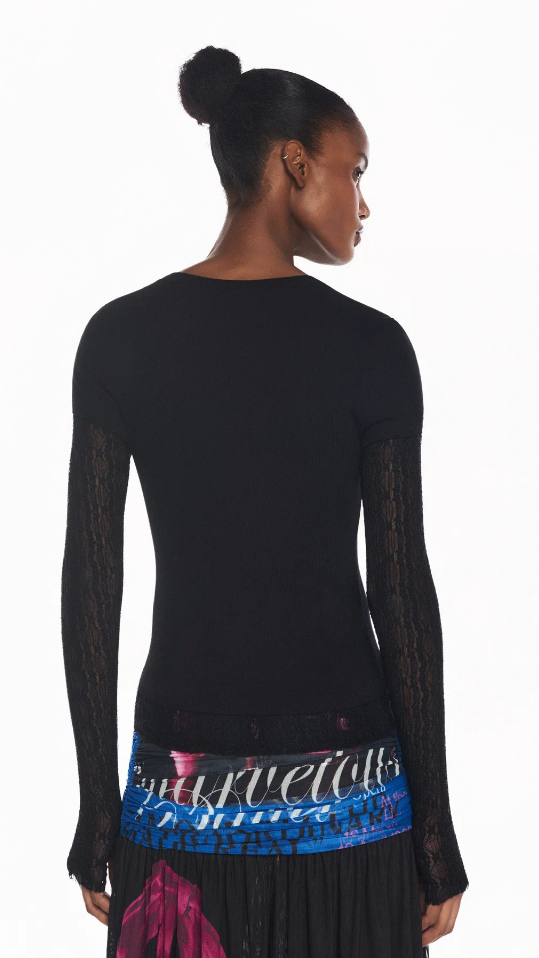 Camiseta Sobreposição Manga Longa Renda Preta