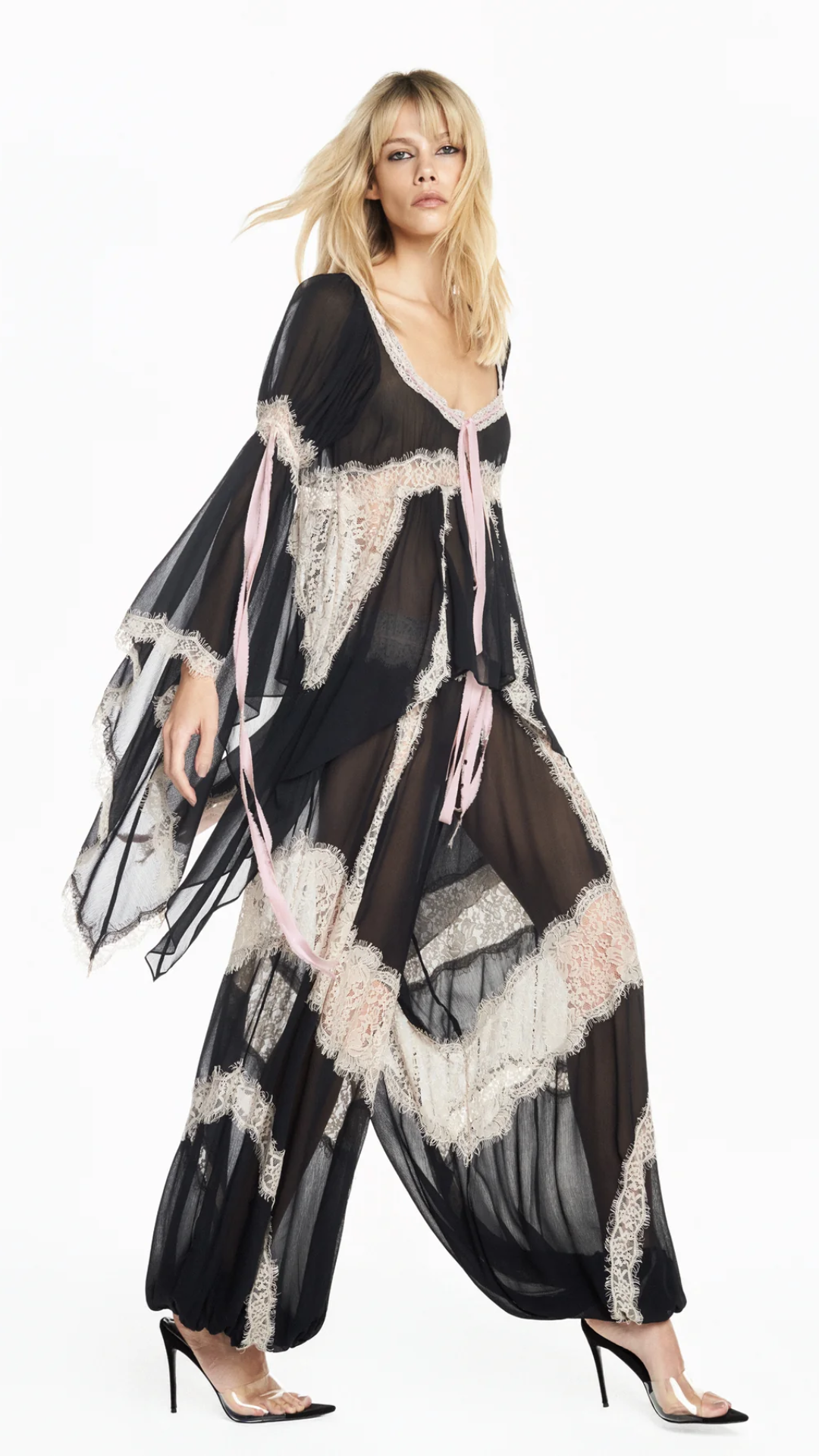 Calça Elástico Cintura e Barra Chiffon Preto com Renda Bege