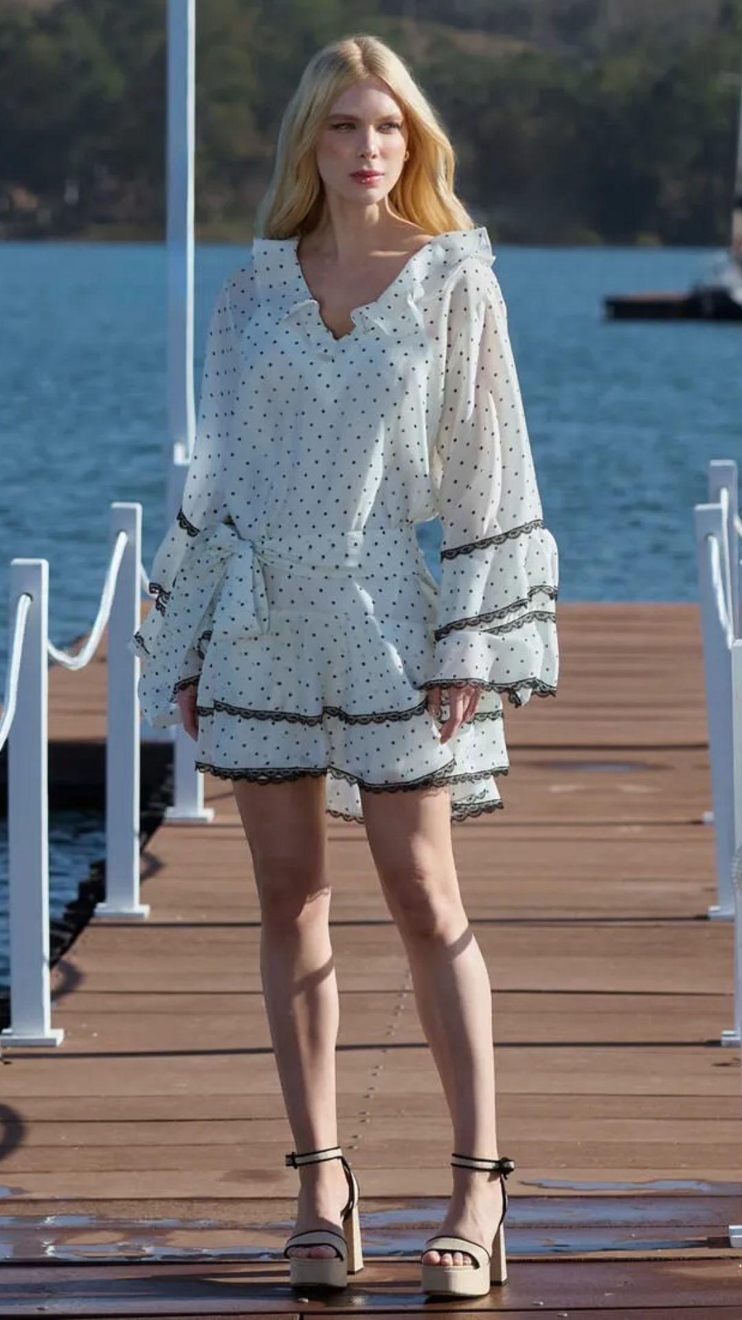 Vestido Curto de Poá