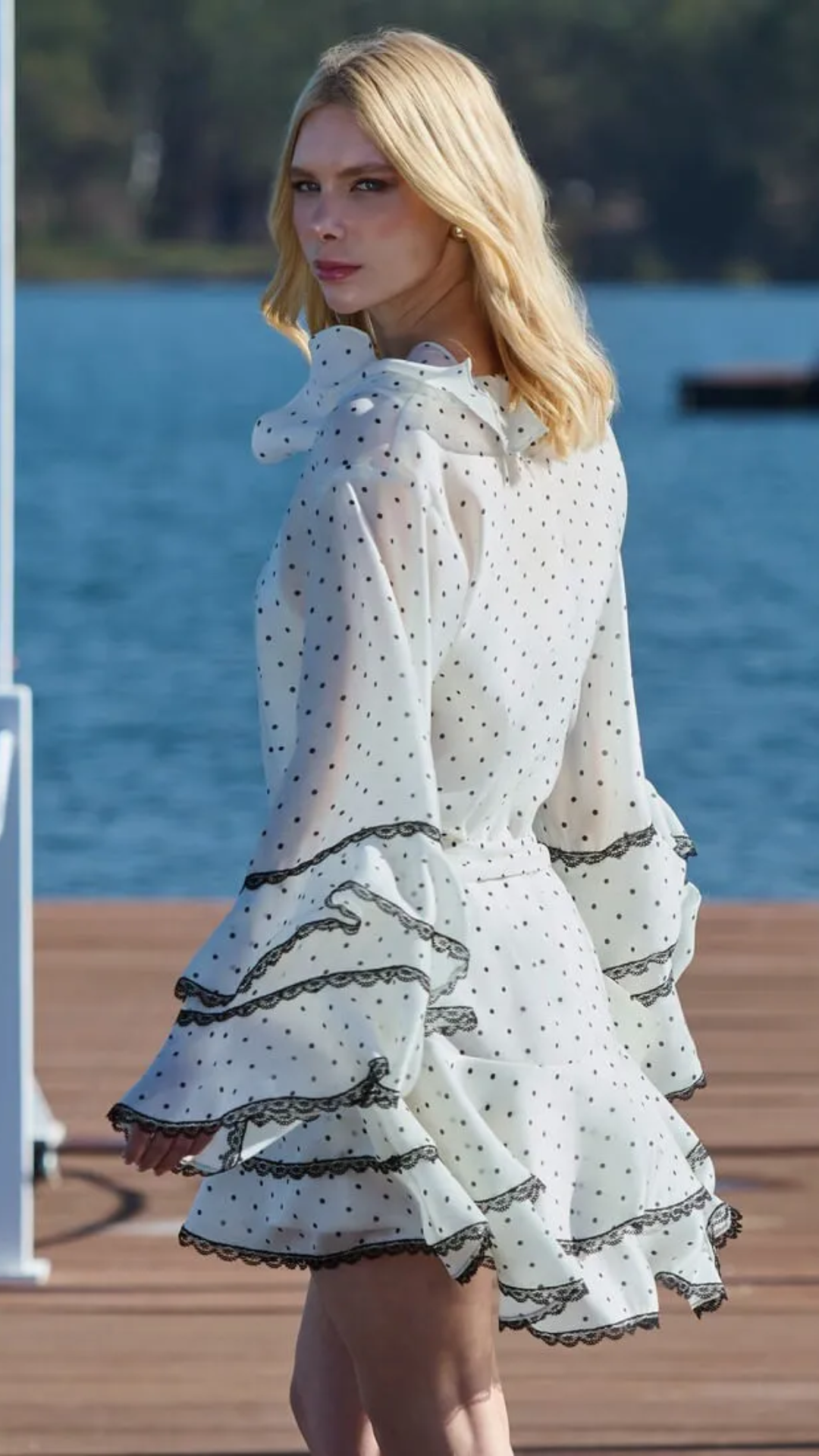 Vestido Curto de Poá