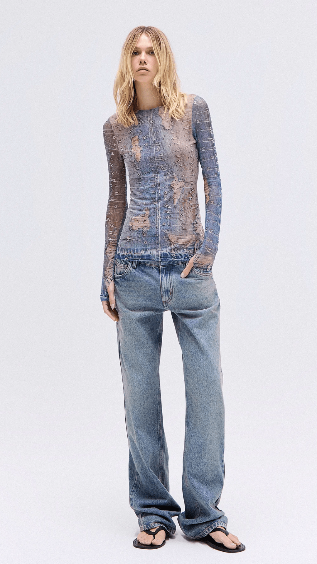Blusa Manga Longa Tule Estampa Jeans Alfinetes
