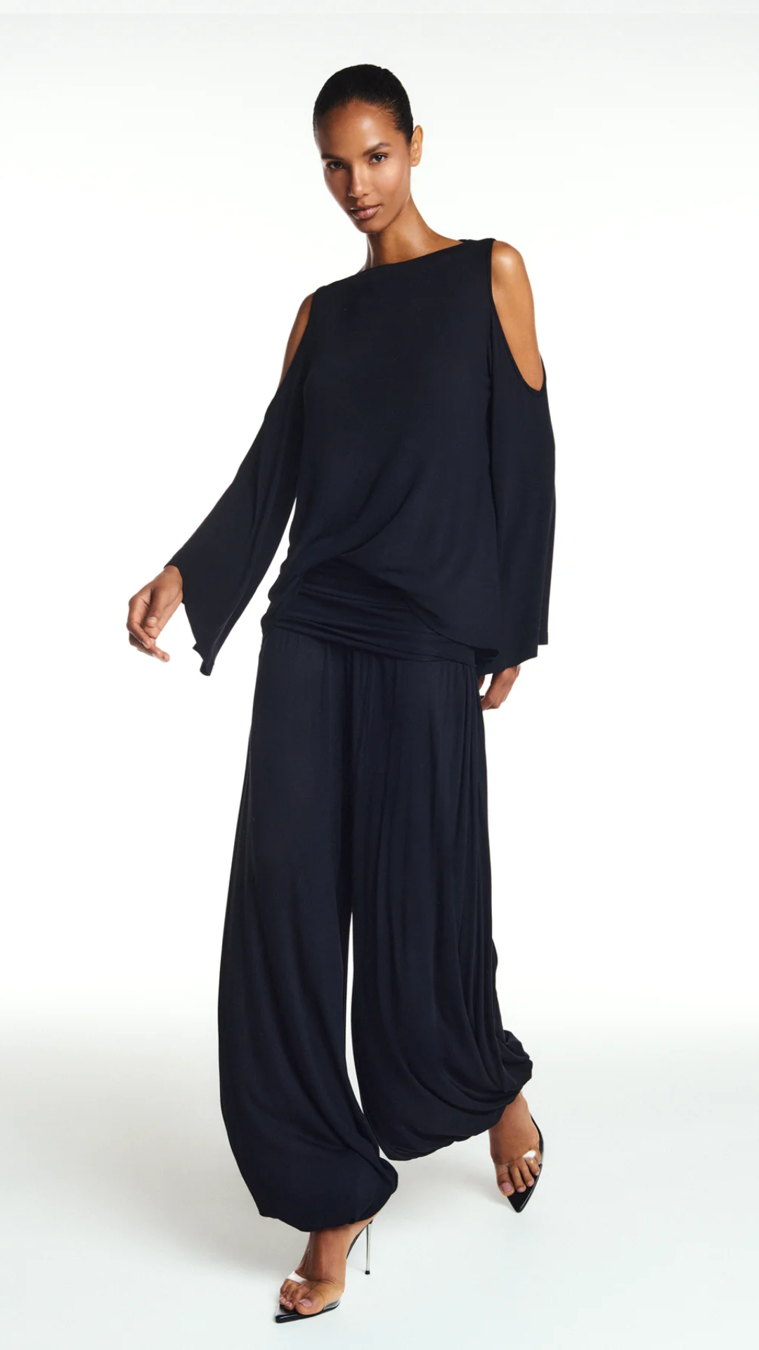Blusa Ampla Manga Longa Abertura Ombro Malha Preta
