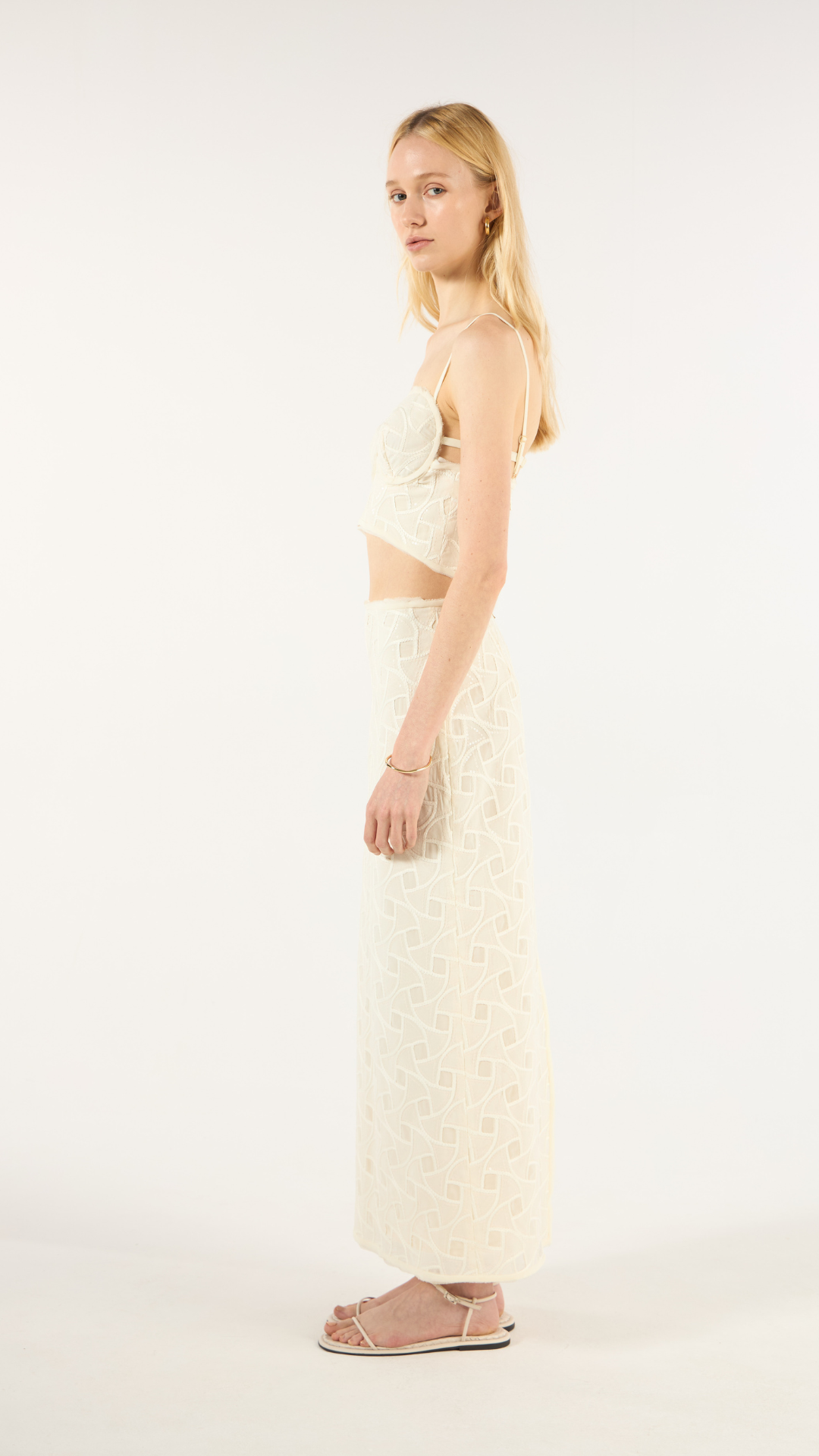 Conjunto Top e Saia Bordado Off Shell