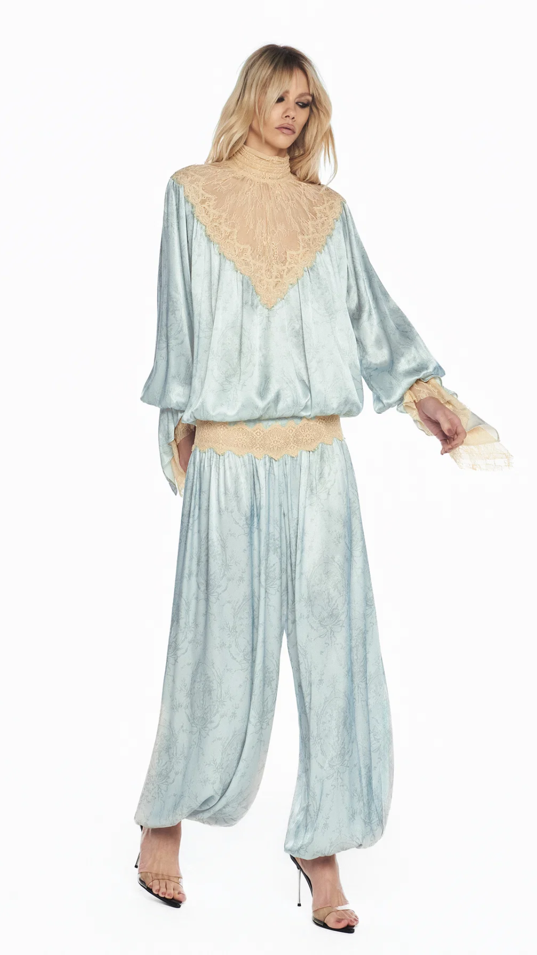Blusa Manga Longa Cetim Laço Azul Gola Renda Bege