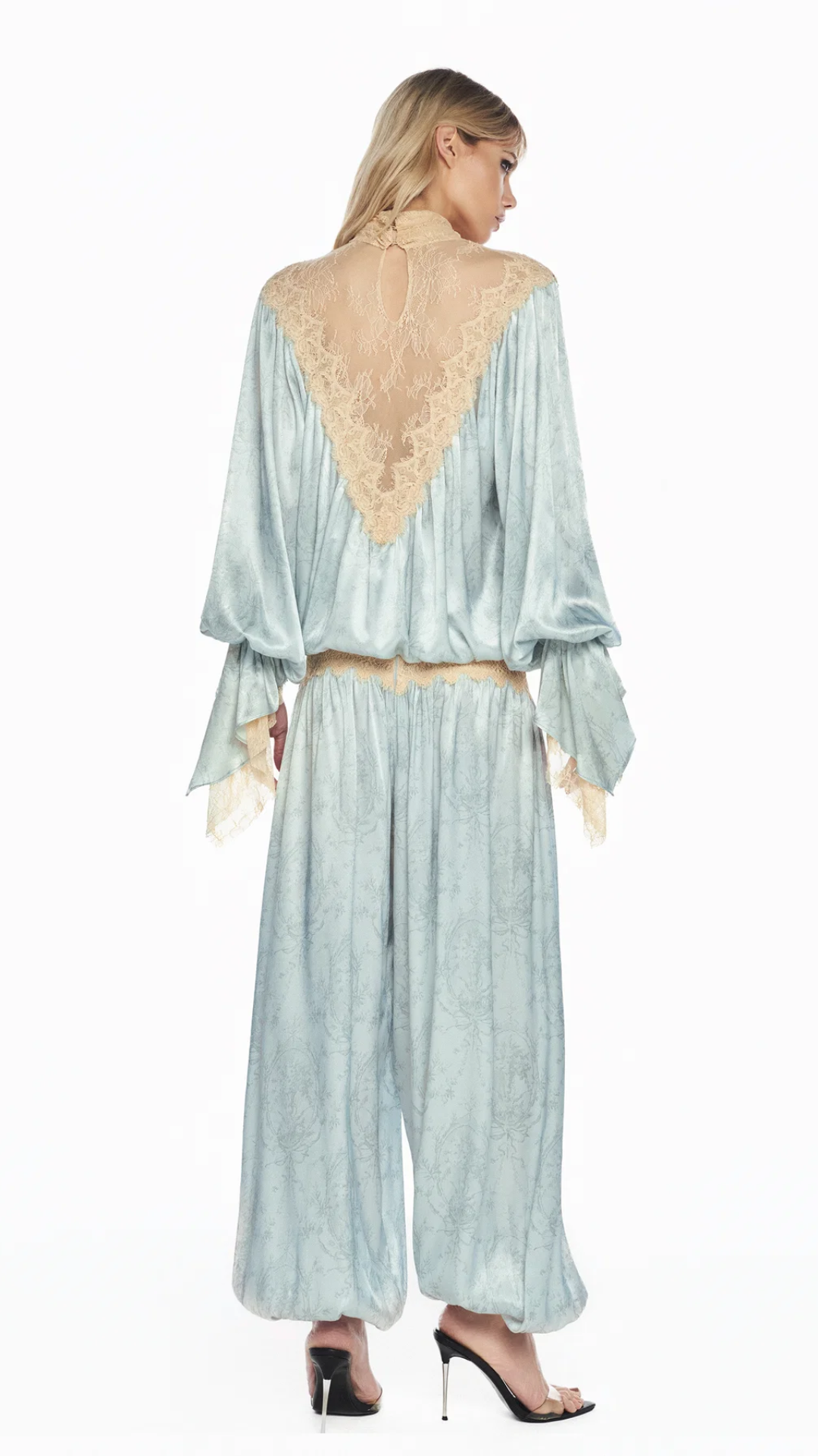 Blusa Manga Longa Cetim Laço Azul Gola Renda Bege