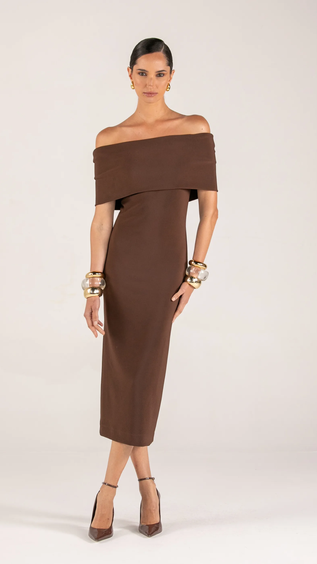 Vestido Midi Tubo Ombro a Ombro Marrom