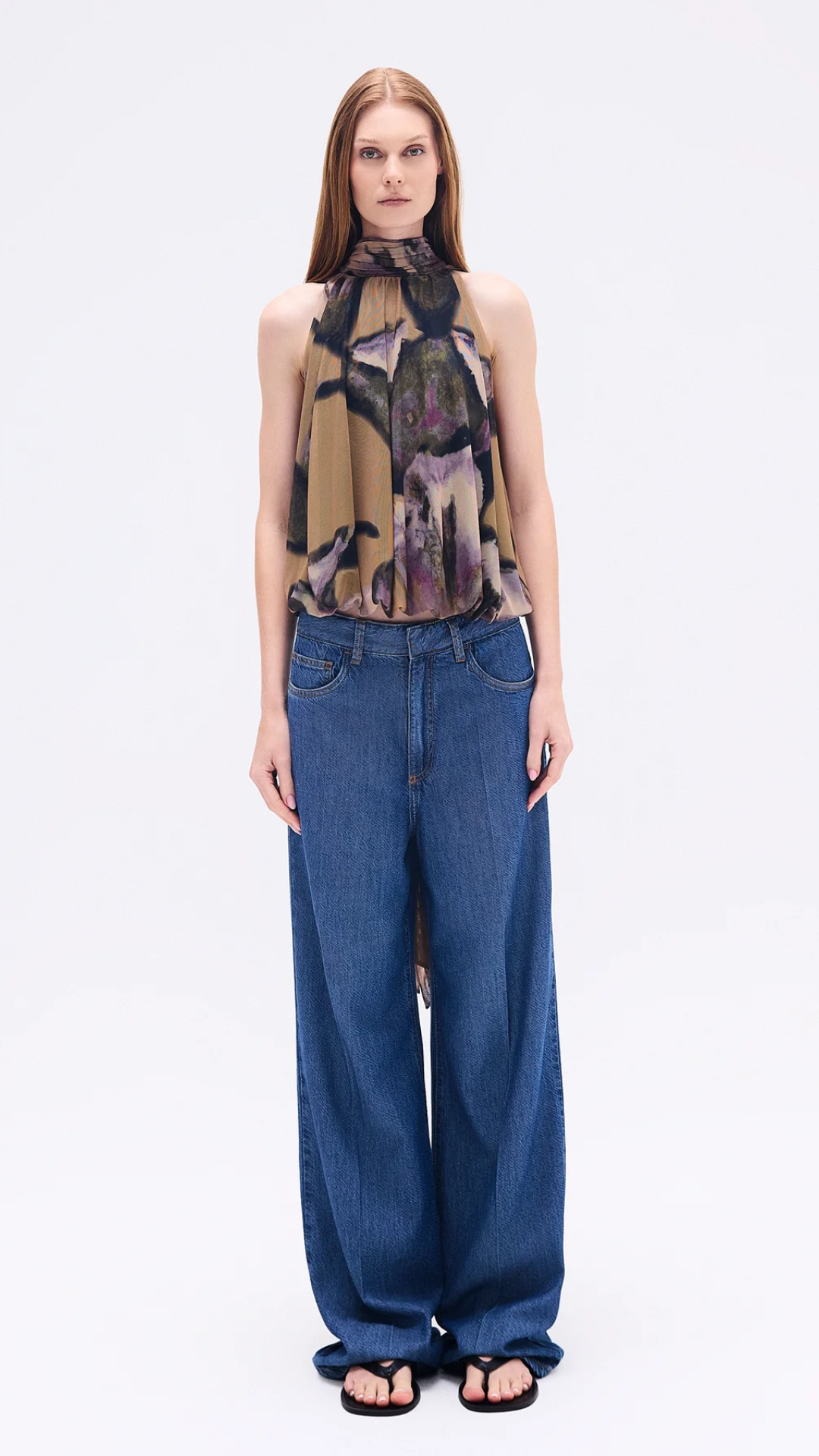 Blusa Gola Alta sem Manga Drapeada Tule Floral