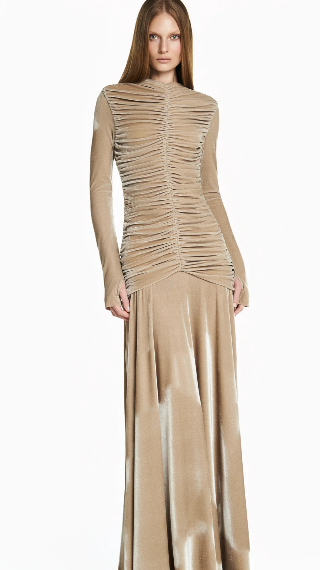 Vestido Longo Corpo Drapeado Manga Longa Veludo Bege
