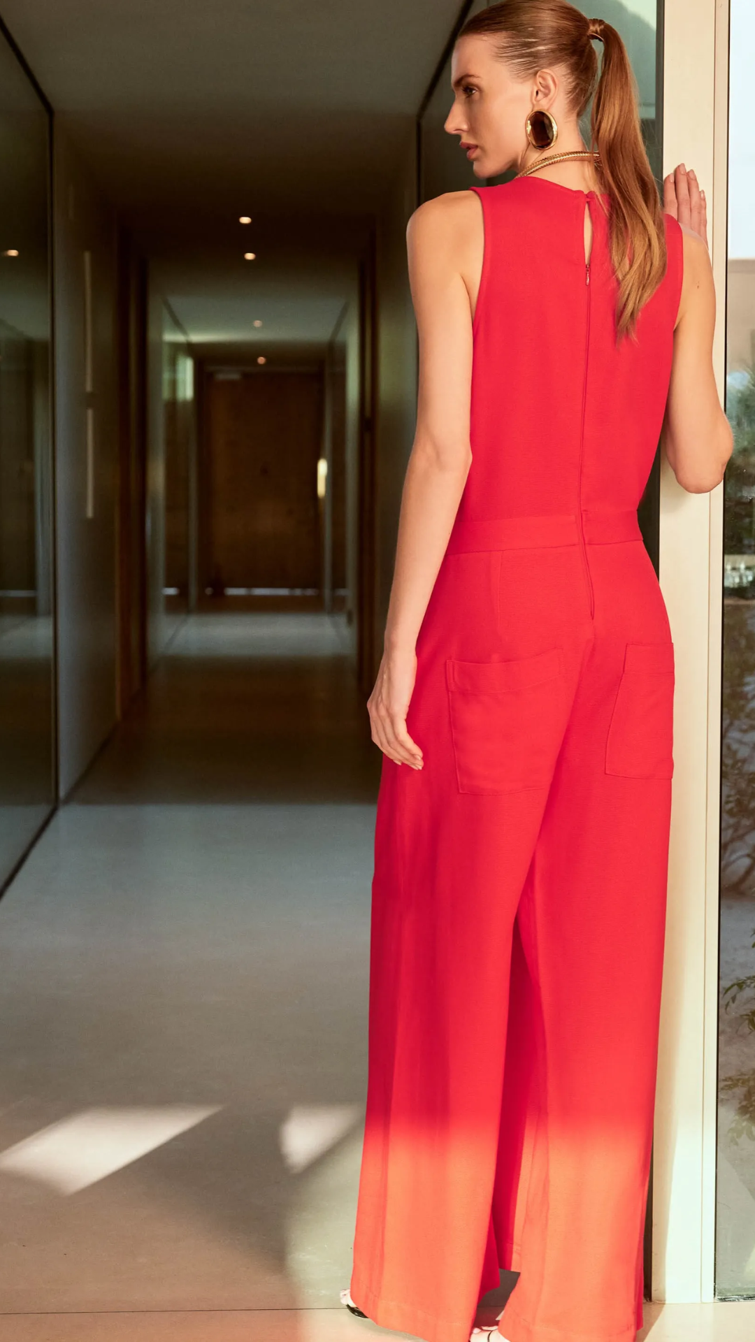 Macacão Transpassado com Recorte Vermelho