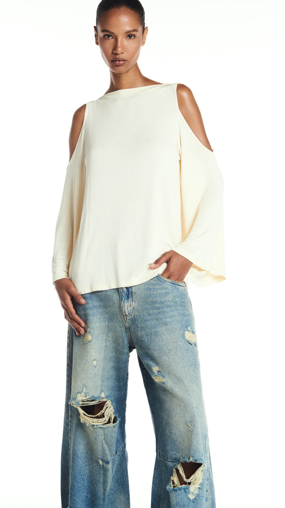 Blusa Ampla Manga Longa Abertura Ombro Malha Manteiga