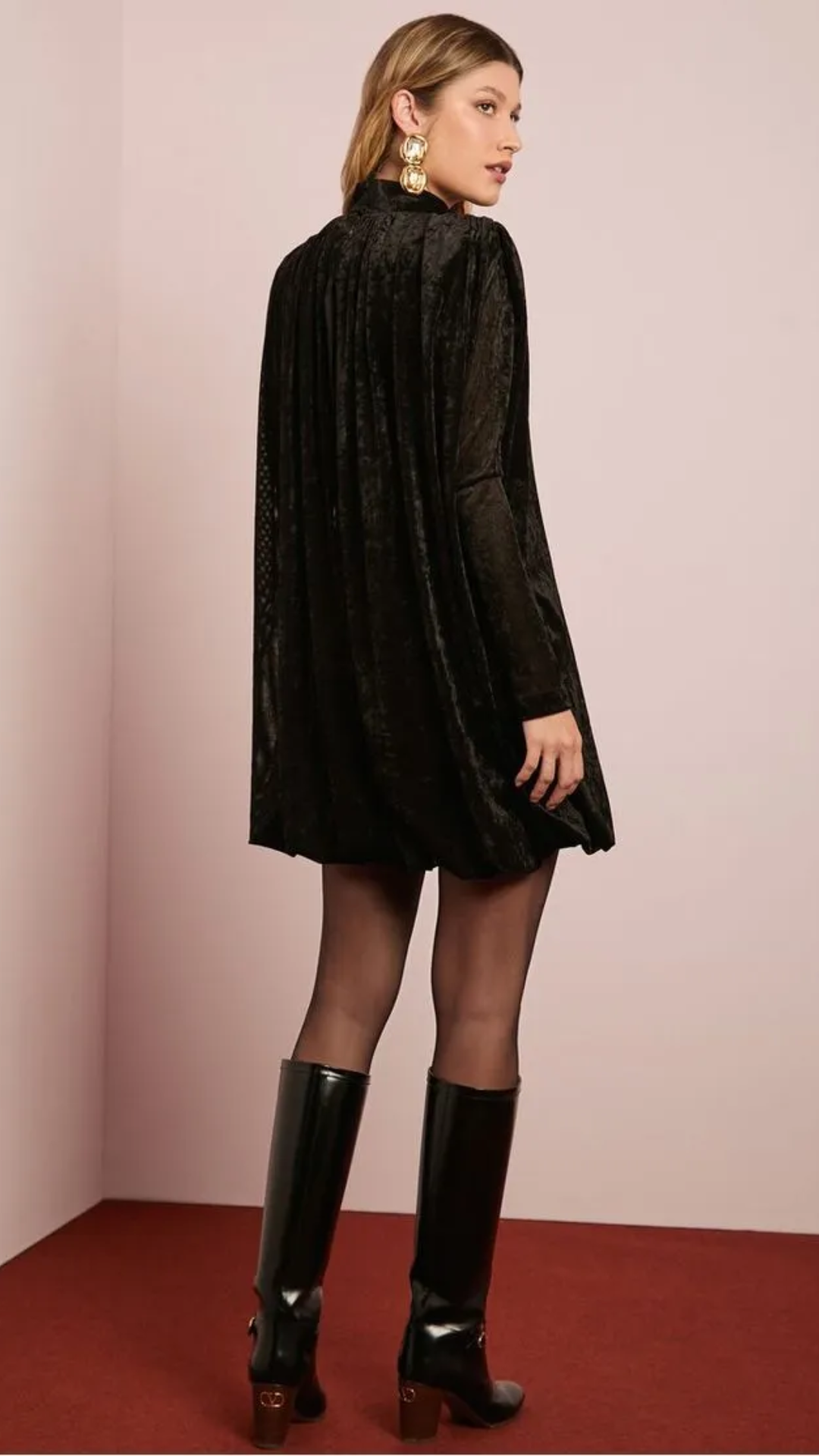 Vestido Curto Preto Balonê de Veludo