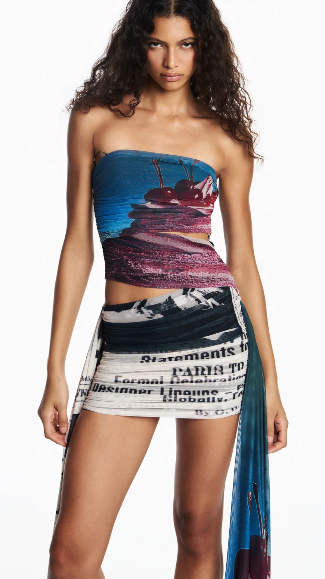 Vestido Curto Tomara que Caia Transpasses Tule Jornal e Cherry Cake