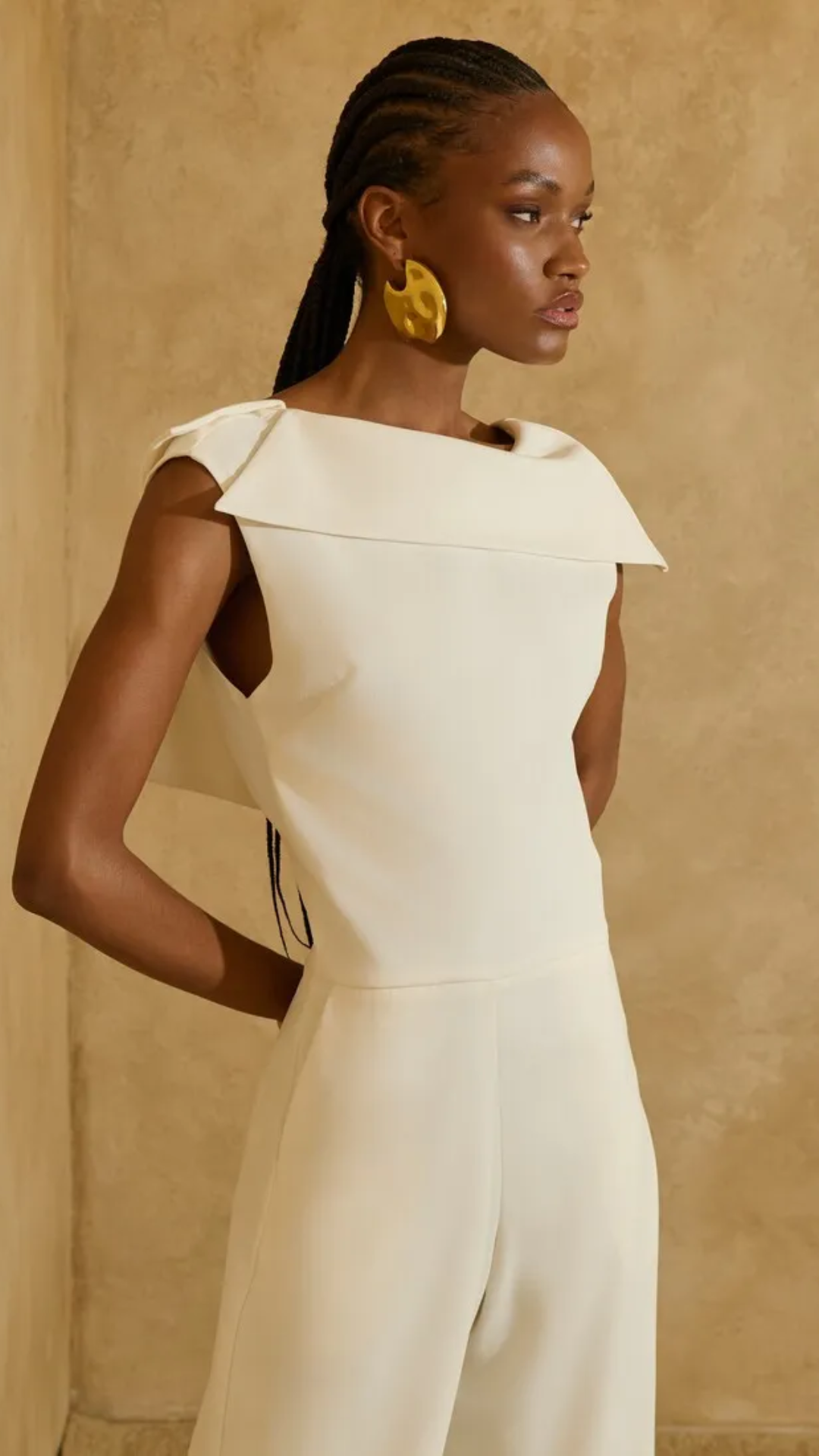 Macacão Off White com Maxi Gola