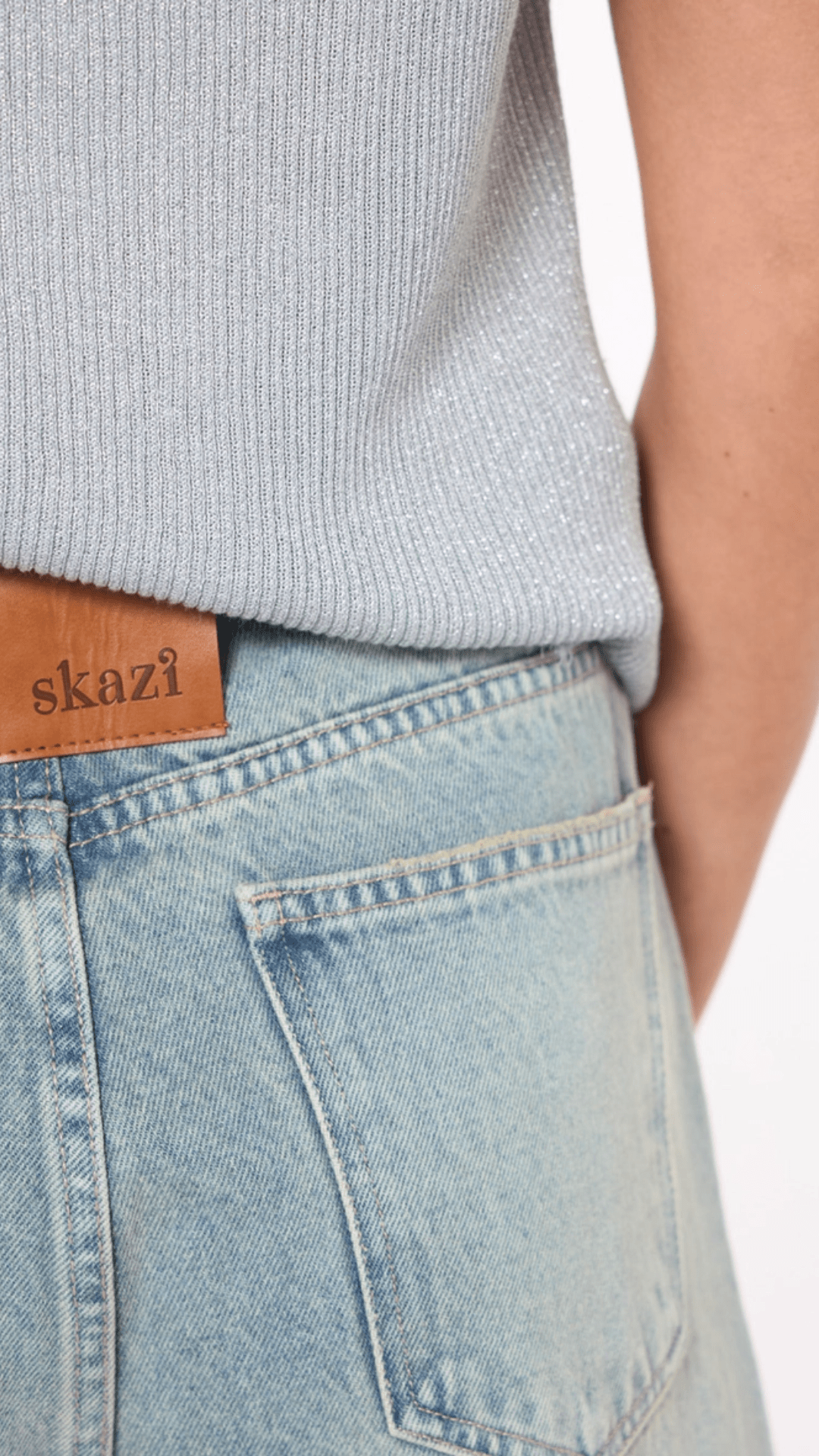 Calça Jeans Reta Bordada Azul