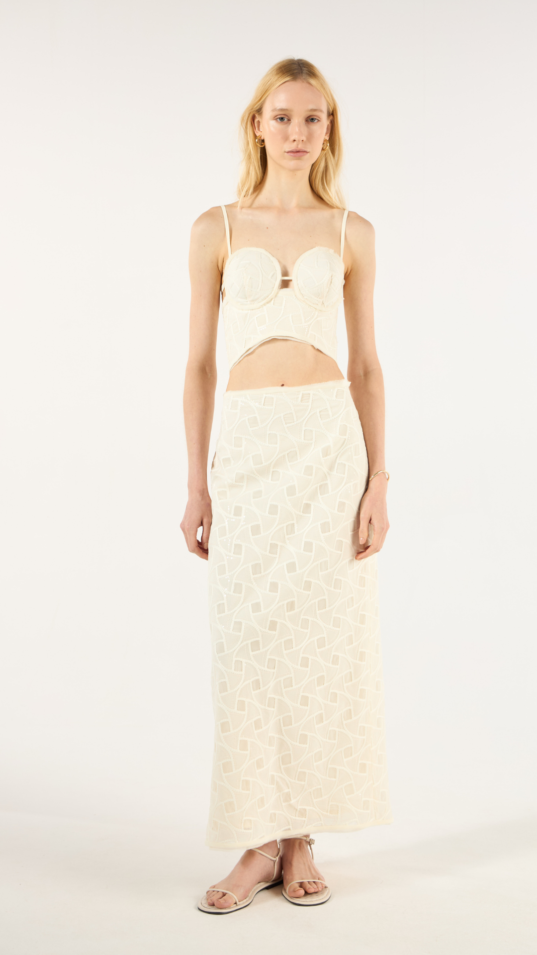 Conjunto Top e Saia Bordado Off Shell